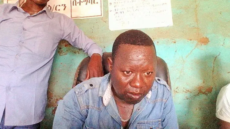 A man come to visit his village/ ሰውዬው መንደሩን ሲጎበኝ